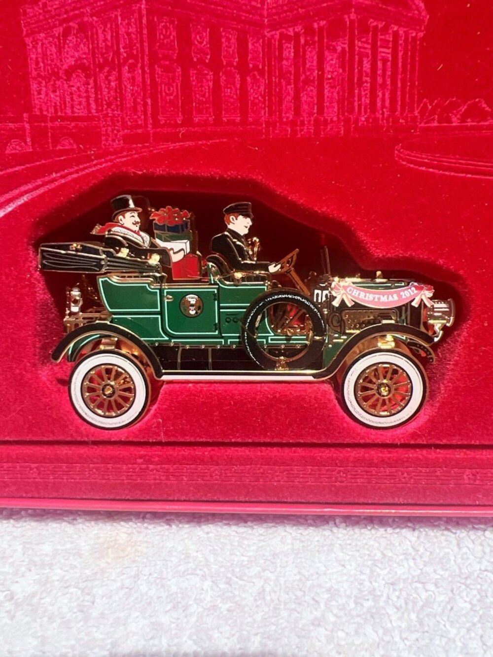 The White House Historical Association Christmas Ornament 2012 - Vintage Car - Picture 4 of 6
